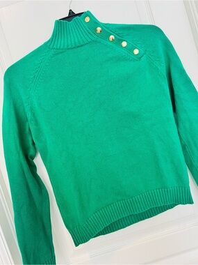 Chaps Kelly Green Mock Neck Sweater with Gold Shoulder Buttons Preppy Old Money